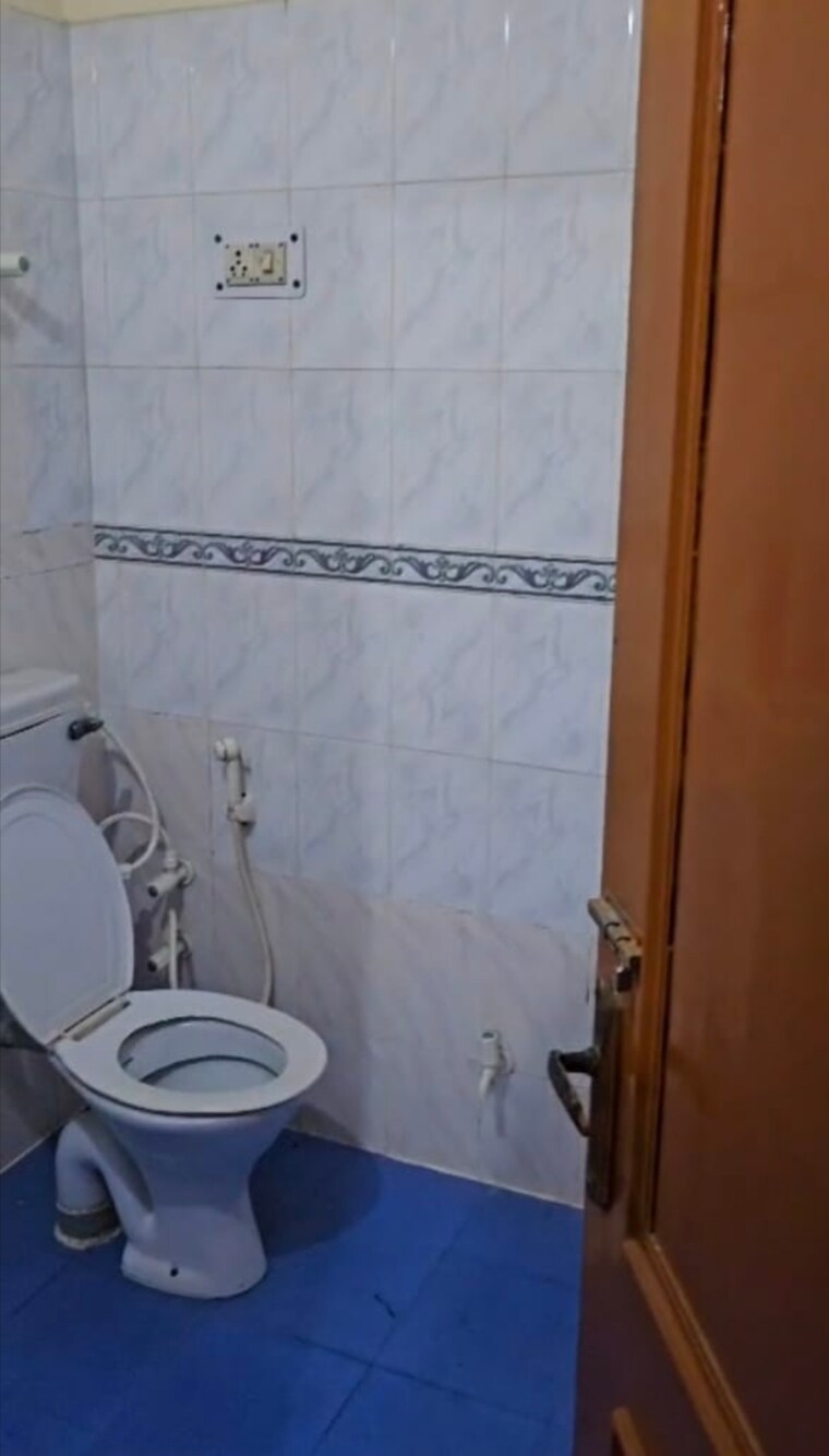 Bathroom, ashoka-enclave-faridabad 3 Bedroom 462 Sq.Ft. Builder Floor In Sector 34 Faridabad 9697011