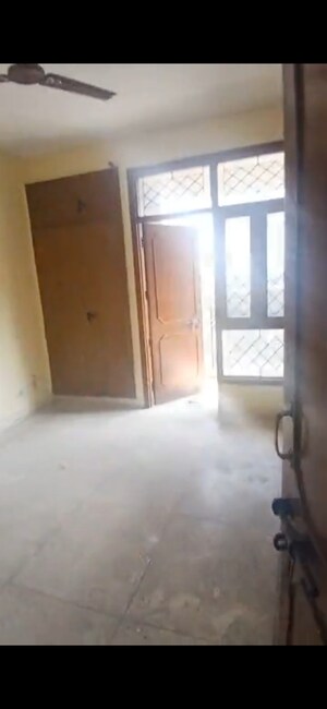 Room in 3 BHK Apartment at Purvanchal Vasant Vihar Apartment, Sector 62 – for Rent
