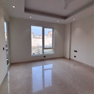 Room in 4 BHK Builder Floor at Green Park – for Sale