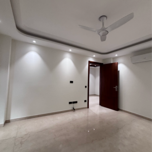 Room in 4 BHK Builder Floor at Green Park – for Sale