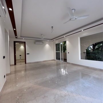 Room in 4 BHK Builder Floor at Green Park – for Sale