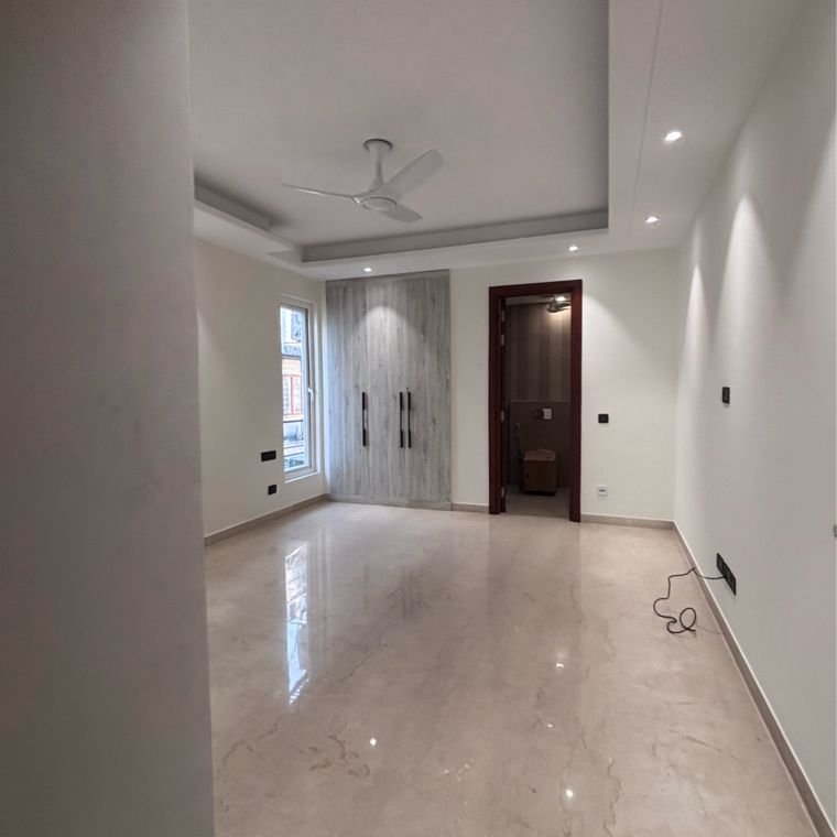 Room, green park 4 Bedroom 300 Sq.Yd. Builder Floor In Green Park Delhi 9697022