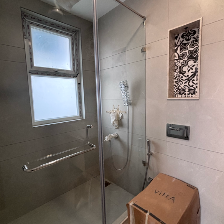 Bathroom, green park 4 Bedroom 300 Sq.Yd. Builder Floor In Green Park Delhi 9697022