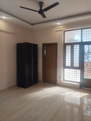 Room in 2 BHK Builder Floor at Ashoka Enclave Faridabad, Sector 34 – for Rent