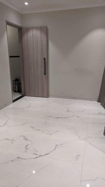 Room in 2 BHK Apartment at Pushpak Nagar – for Sale