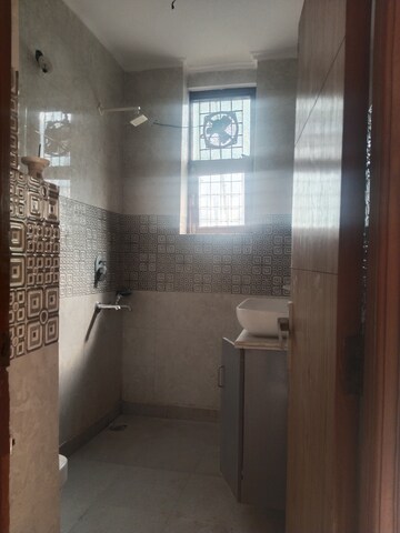 Bathroom in 2 BHK Builder Floor at Ashoka Enclave Faridabad, Sector 34 – for Rent
