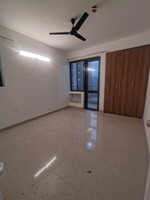 Furnished Amenities in 3 BHK Apartment at RG Luxury Homes, Sector 16b Greater Noida – for Rent