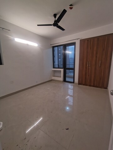 Furnished Amenities in 3 BHK Apartment at RG Luxury Homes, Sector 16b Greater Noida – for Rent