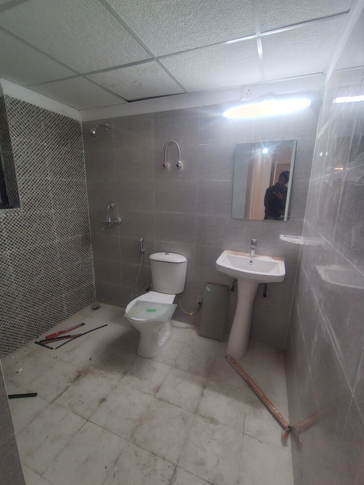 Bathroom, rg-luxury-homes 3 Bedroom 1872 Sq.Ft. Apartment In Sector 16b Greater Noida Greater Noida 9697033