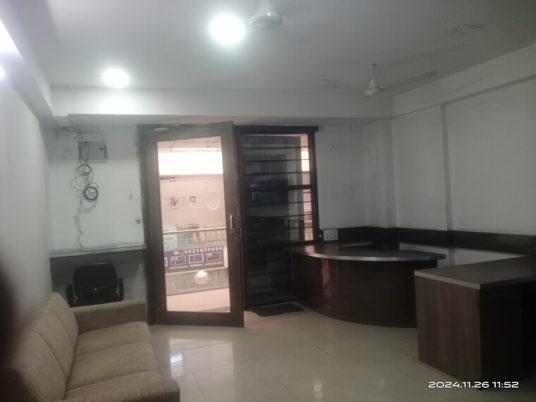 Living Room, alkapuri Commercial Office Space 500 Sq.Ft. In Alkapuri Vadodara 9697038