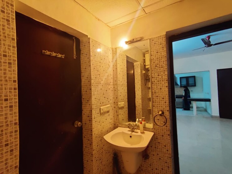 Bathroom, ss-mayfield-gardens 3 Bedroom 1500 Sq.Ft. Builder Floor In Sector 51 Gurgaon 9697041
