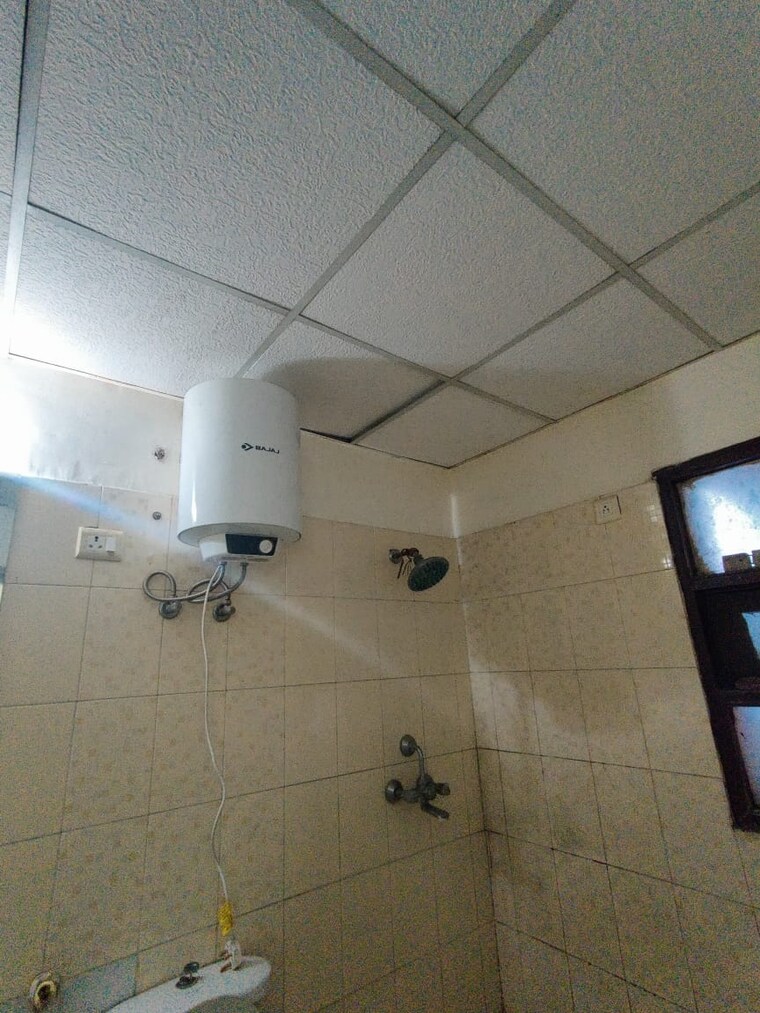 Bathroom, ss-mayfield-gardens 3 Bedroom 1500 Sq.Ft. Builder Floor In Sector 51 Gurgaon 9697041