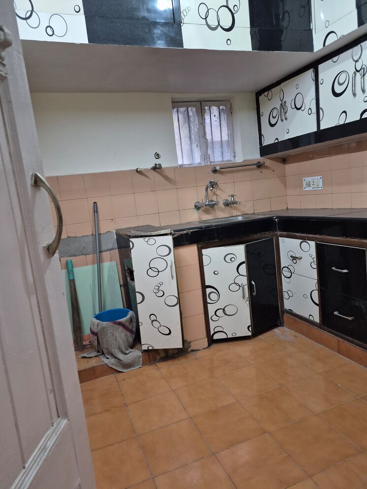 Kitchen, mayur vihar 2.5 Bedroom 1100 Sq.Ft. Apartment In Mayur Vihar Delhi 9697068