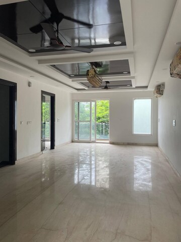 Room in 3 BHK Apartment at Udyog Vihar – for Rent