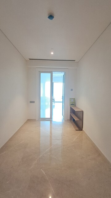 Room in 4 BHK Apartment at Rustomjee Crown, Prabhadevi – for Rent