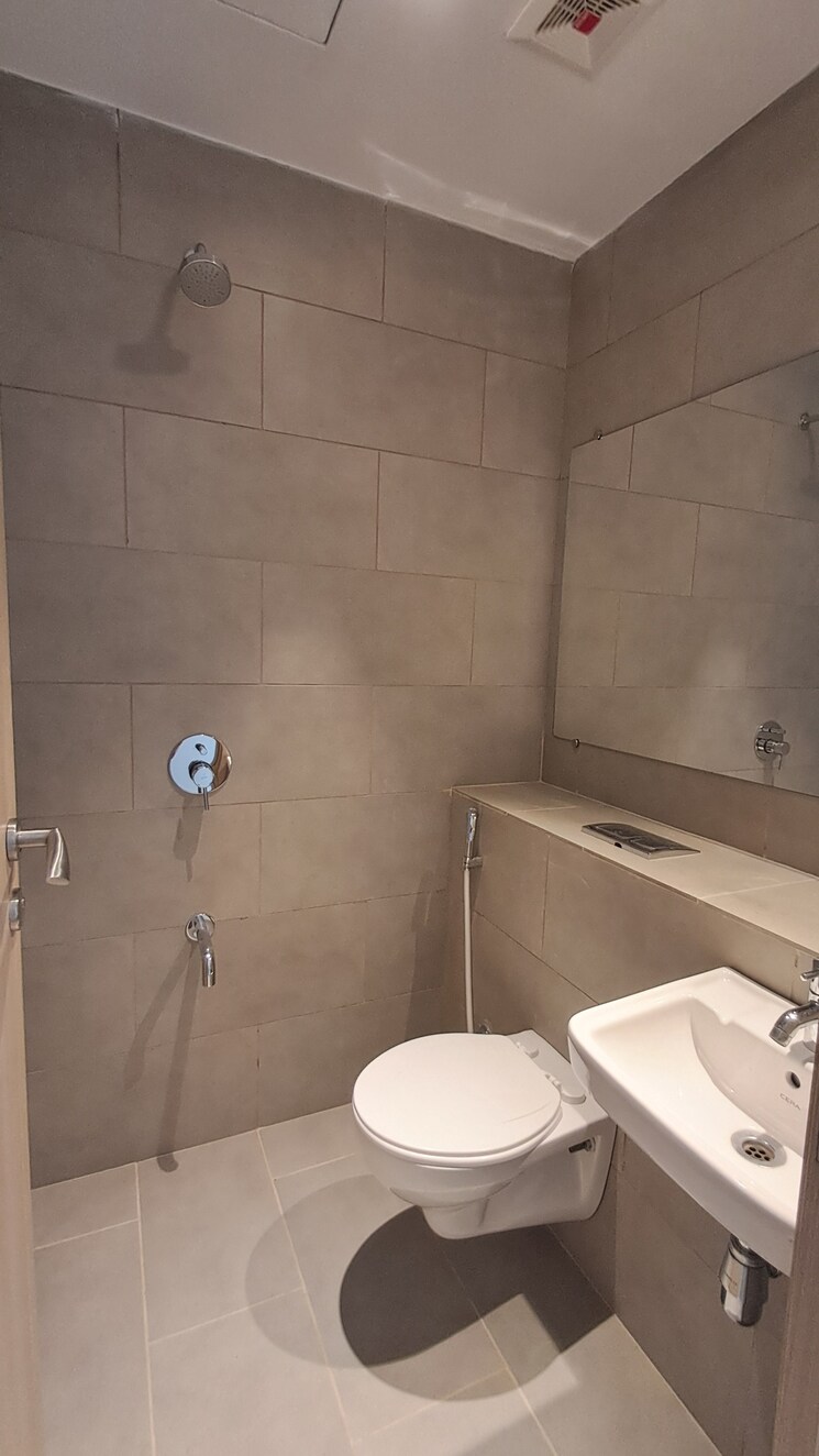Bathroom, rustomjee-crown 4 Bedroom 2500 Sq.Ft. Apartment In Prabhadevi Mumbai 9697098