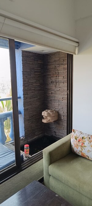 Furnished Amenities in 2 BHK Apartment at Juhu Scheme, Juhu – for Rent