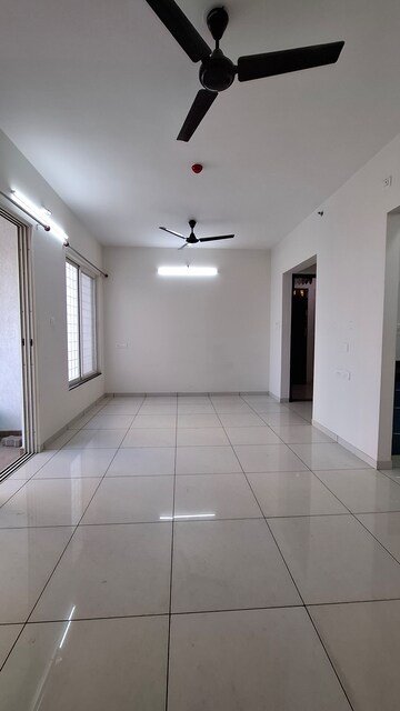 2 BHK Apartment For Rent in VJ YashOne Infinitee, Tathawade