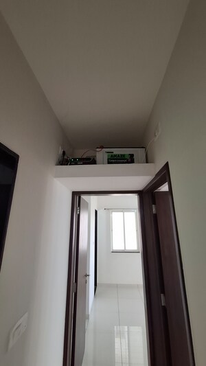 Room in 2 BHK Apartment at VJ YashOne Infinitee, Tathawade – for Rent