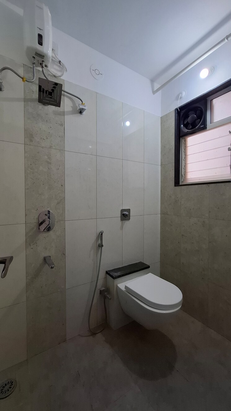 Bathroom, vj-yashone-infinitee 2 Bedroom 1002 Sq.Ft. Apartment In Tathawade Pune 9697121
