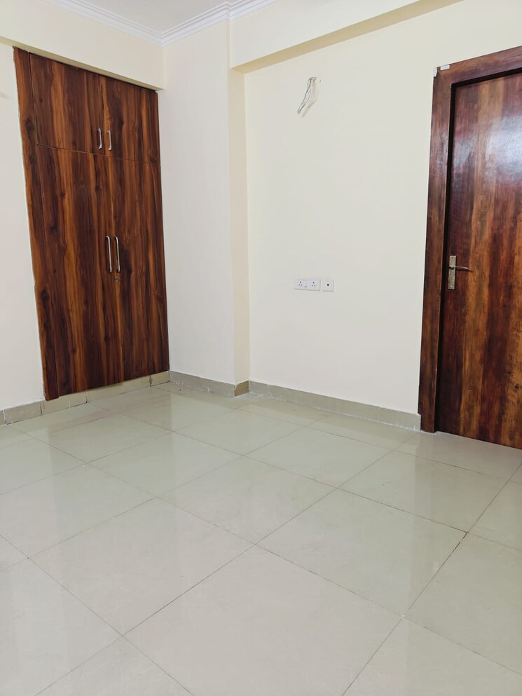 Room, amrapali-dream-valley 1.5 Bedroom 585 Sq.Ft. Apartment In Tech Zone 4 Greater Noida Greater Noida 9697126