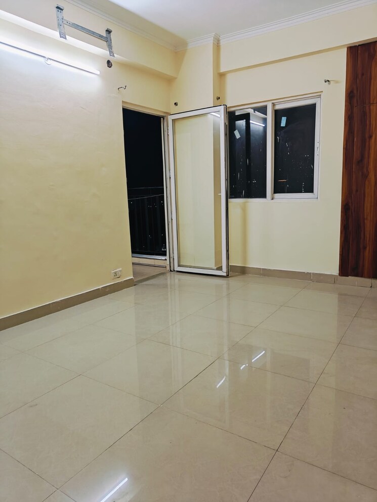 Room, amrapali-dream-valley 1.5 Bedroom 585 Sq.Ft. Apartment In Tech Zone 4 Greater Noida Greater Noida 9697126