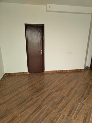 Room in 1 BHK Apartment at Amrapali Dream Valley, Tech Zone 4 Greater Noida – for Rent