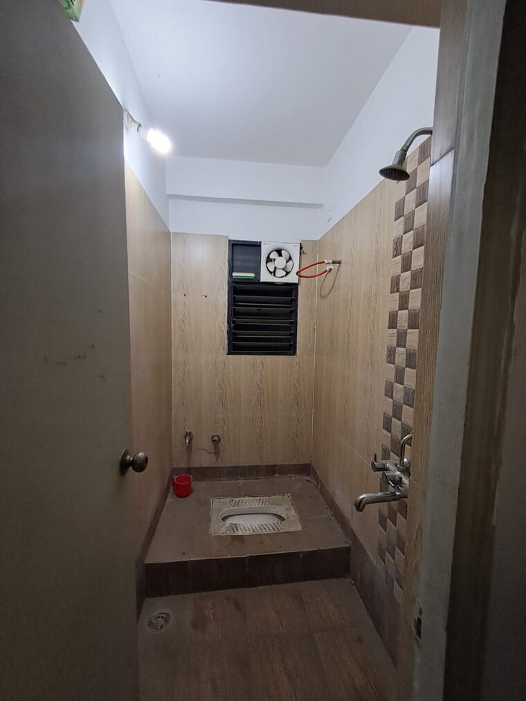 Bathroom, shankarpur 2 Bedroom 1050 Sq.Ft. Apartment In Shankarpur Nagpur 9697135