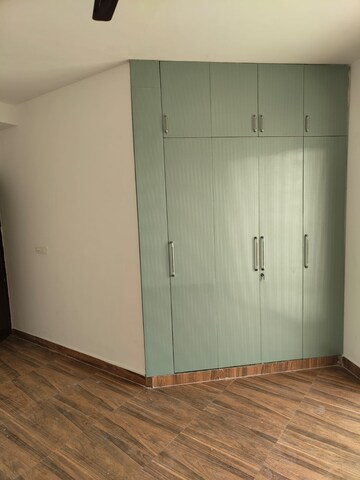 Room in 3 BHK Apartment at Amrapali Centurian Park, Tech Zone 4 Greater Noida – for Rent