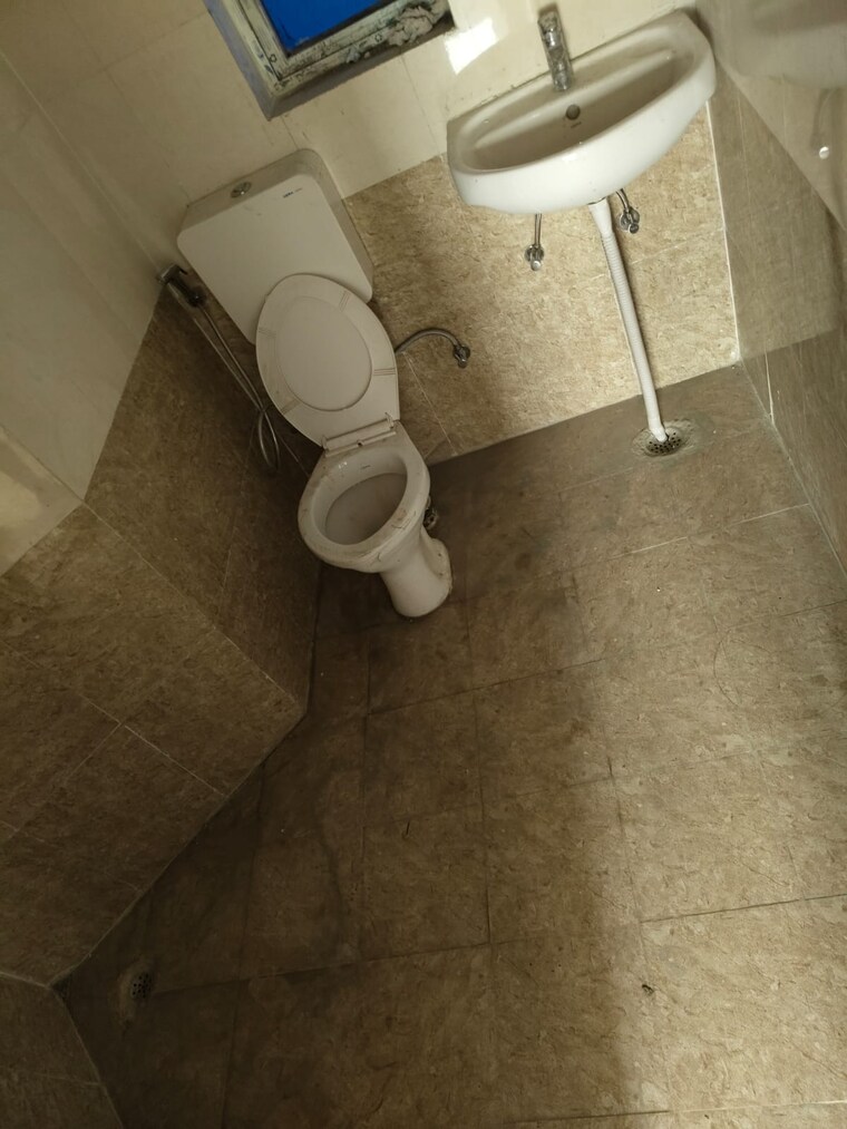 Bathroom, amrapali-centurian-park 3 Bedroom 1676 Sq.Ft. Apartment In Tech Zone 4 Greater Noida Greater Noida 9697132