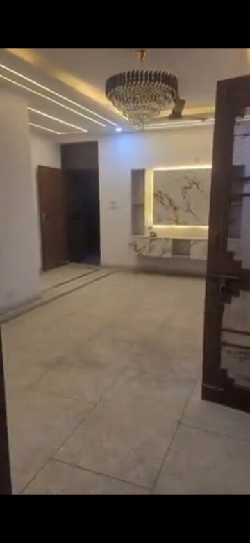 2.5 BHK Apartment For Sale in Varun Apartment Noida, Sector 62