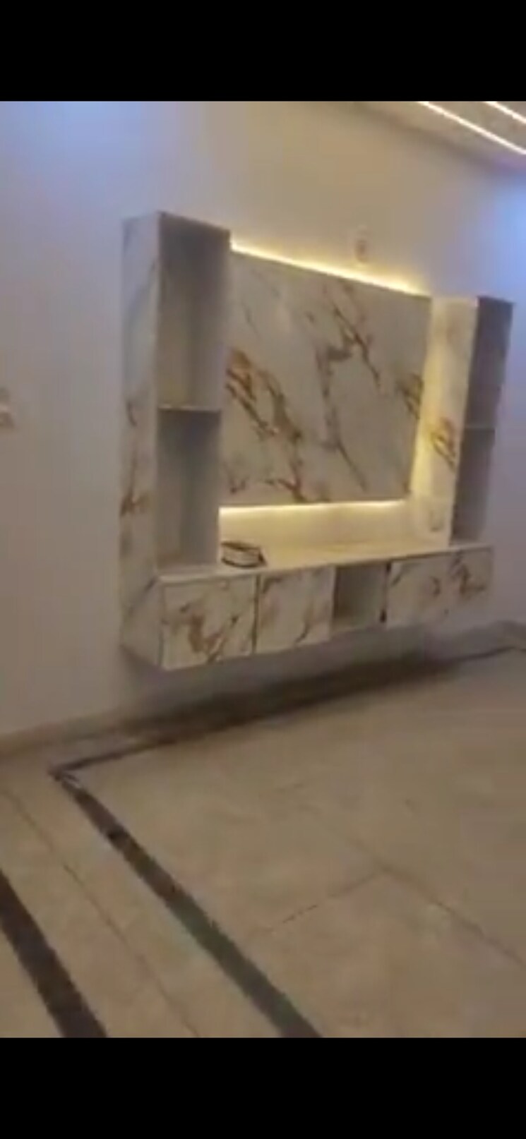 Bathroom, varun-apartment-noida 2.5 Bedroom 1200 Sq.Ft. Apartment In Sector 62 Noida 9697146