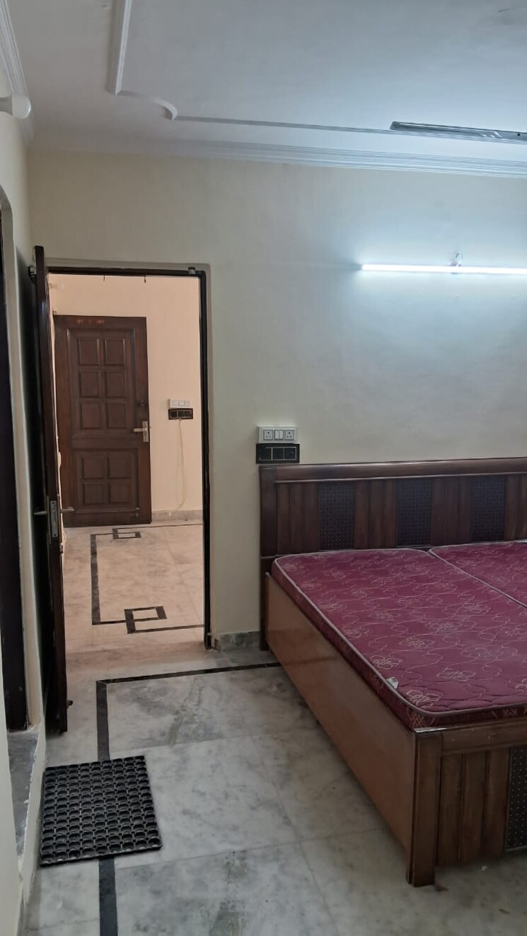 Room, lajpat nagar ii 2 Bedroom 900 Sq.Ft. Builder Floor In Lajpat Nagar ii Delhi 9697157