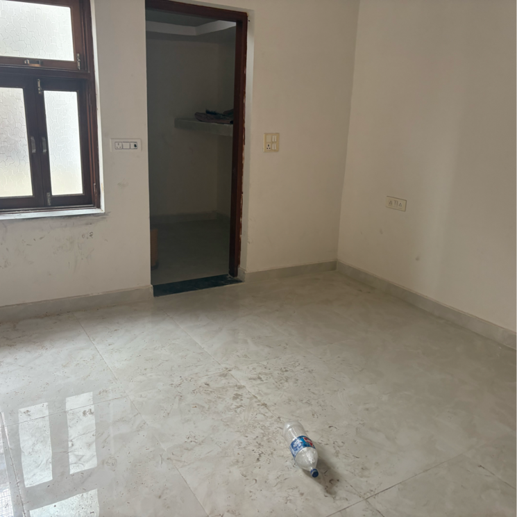 Room, sector 9 3 Bedroom 250 Sq.Yd. Apartment In Sector 9 Bahadurgarh 9697154