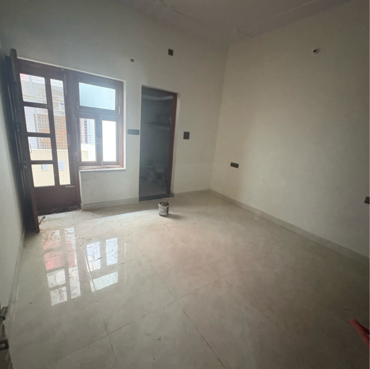 Room, sector 9 3 Bedroom 250 Sq.Yd. Apartment In Sector 9 Bahadurgarh 9697154