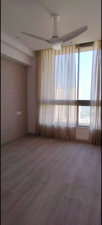 Room in 4 BHK Apartment at Hiranandani Lake Enclave Glendale, Thane West – for Rent