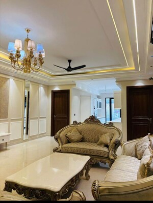 Living Room in 1.5 BHK Apartment at DLF Oakwood Estate, Dlf Phase ii – for Rent