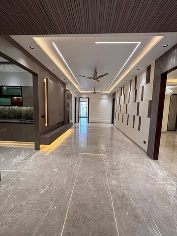 Building Lobby in 3 BHK Apartment at DLF Oakwood Estate, Dlf Phase ii – for Rent