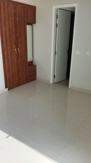 Room in 3 BHK Apartment at Eldeco Live By The Greens, Sector 150 – for Rent