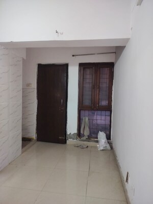 Room in 1 BHK Apartment at Molarband – for Rent