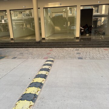 Parking in  Shop at Artique Uptown Skylla, International Airport Road – for Rent