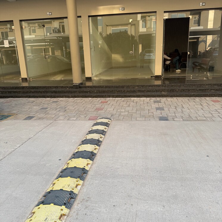  Parking, artique-uptown-skylla Commercial Shop 390 Sq.Ft. In International Airport Road Zirakpur 9697320