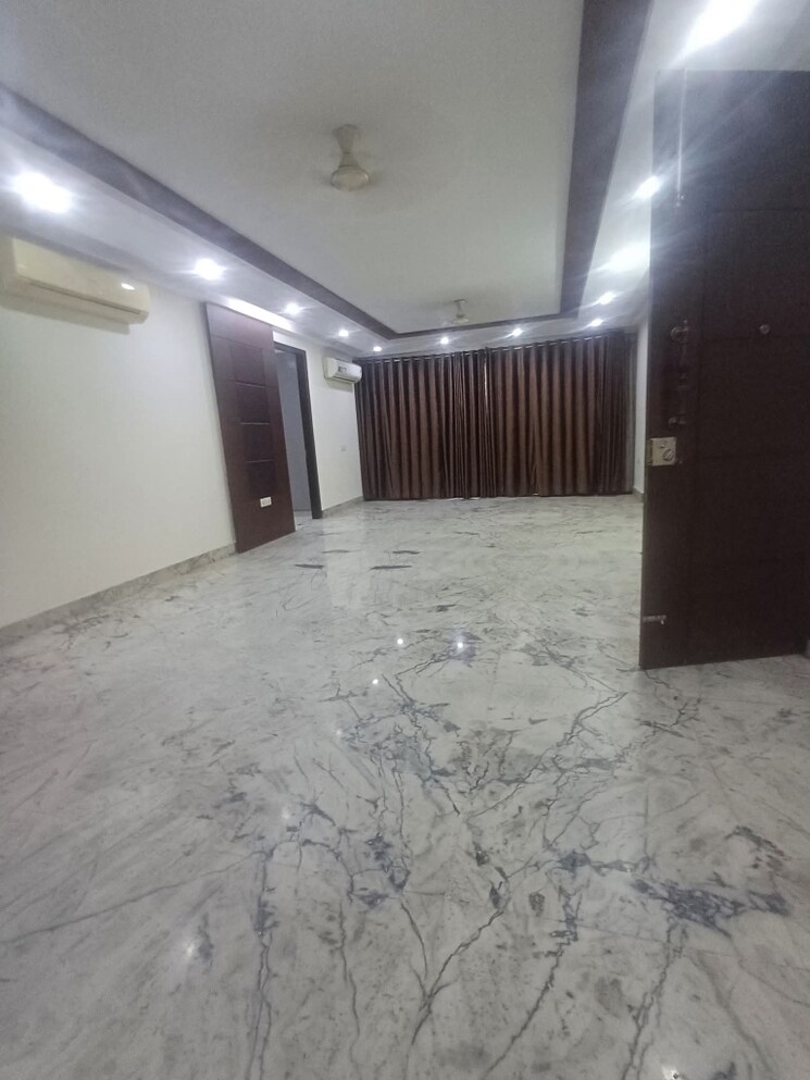 Living Room, kalkaji 3 Bedroom 2200 Sq.Ft. Builder Floor In Kalkaji Delhi 9697332