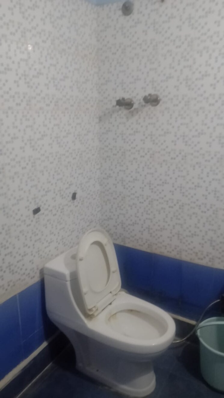 Bathroom, shanti-plaza-vaishali 2 Bedroom 850 Sq.Ft. Builder Floor In Vaishali Sector 4 Ghaziabad 9697358