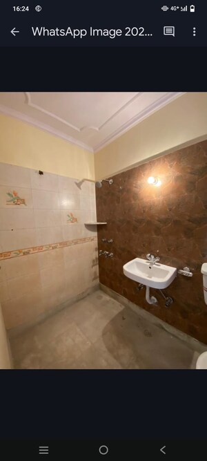 Bathroom in 1.5 BHK Builder Floor at Novel Homes, Sector 49 – for Rent