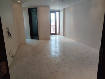 Room in 4 BHK Builder Floor at Sarvodaya Enclave – for Sale