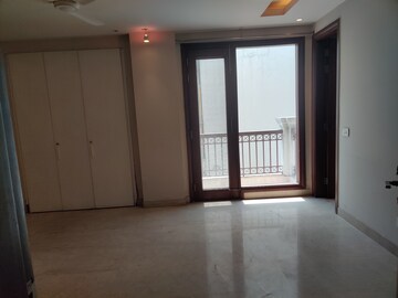 Room in 4 BHK Builder Floor at Sarvodaya Enclave – for Sale