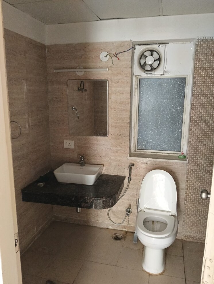 Bathroom, rwa-apartments-sector-47 3 Bedroom 500 Sq.Mt. Builder Floor In Sector 47 Noida 9697387