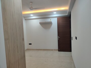 Room in 3 BHK Builder Floor at Safdarjung Enclave – for Sale