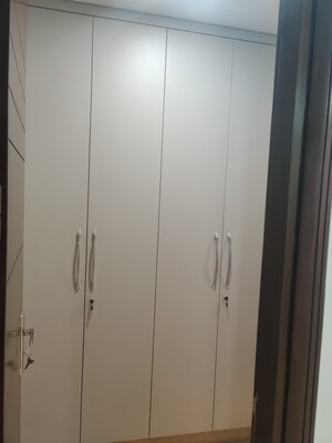 Furnished Amenities in 3 BHK Builder Floor at Safdarjung Enclave – for Sale